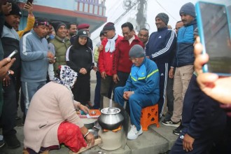 प्रचण्डले लिए भक्काको स्वाद