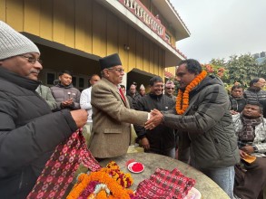 पार्टी प्रवेश गर्नेहरुलाई अध्यक्ष प्रचण्डद्वारा स्वागत