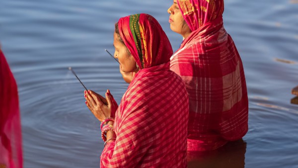 उदाउँदो सूर्यलाई अर्घ्य दिएसँगै सकियो छठ