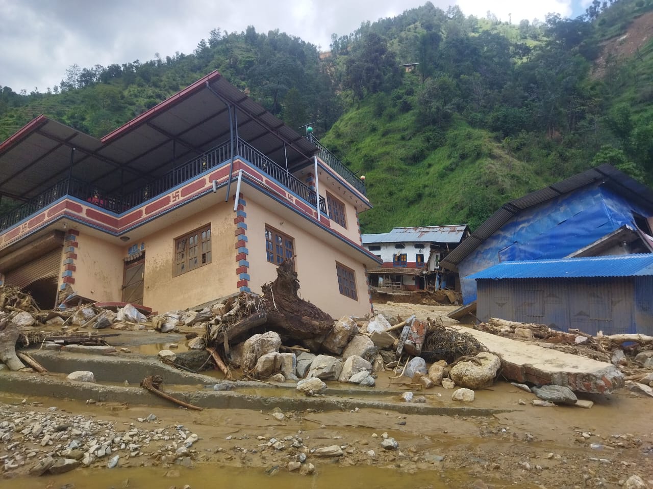 बाढीपहिरोमा परी मृत्यु हुनेको संख्या २२८ पुग्यो ,२५ जना अझै बेपत्ता