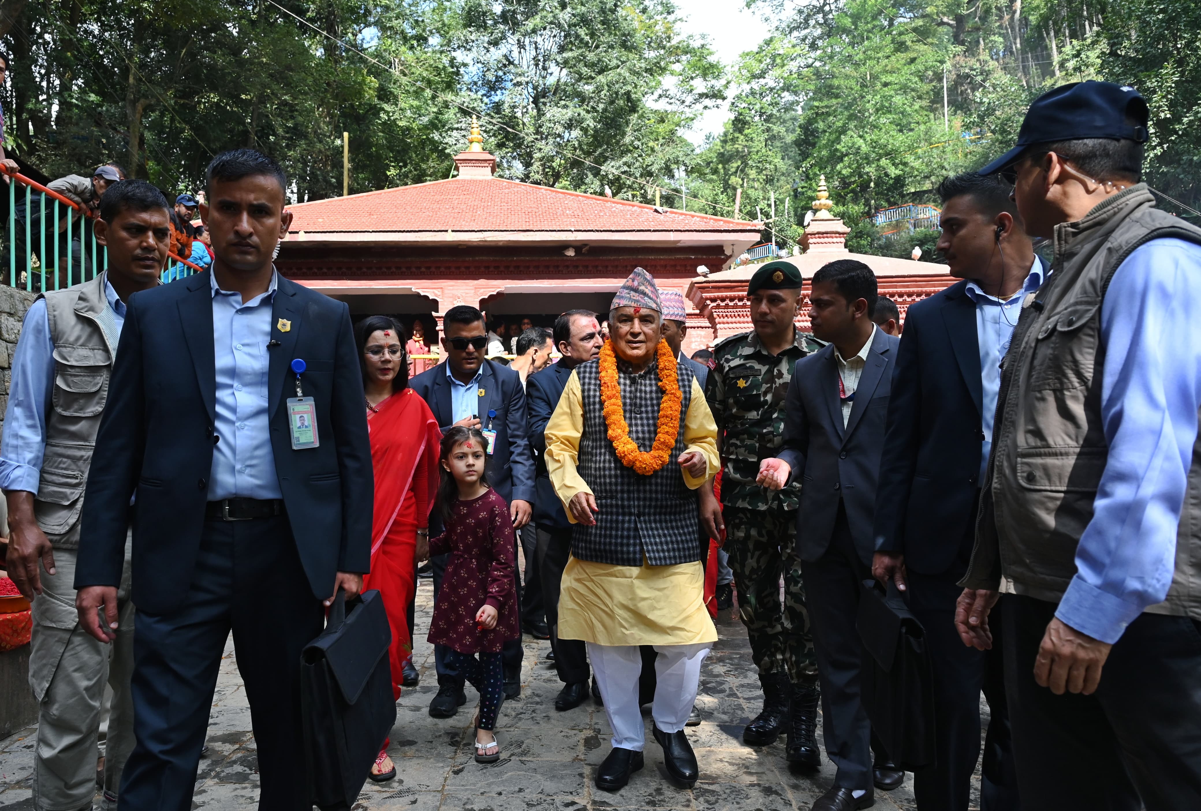 राष्ट्रपति पौडेलद्धारा दक्षिणकाली मन्दिर दर्शन