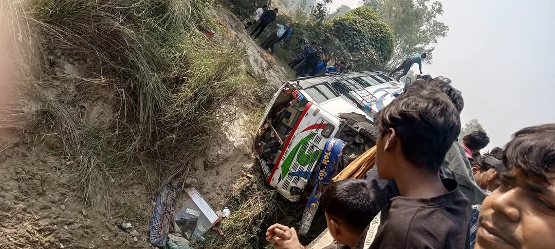 महोत्तरीमा यात्रुवाहक बस दुर्घटना, २२ जना घाइते