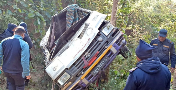 दाङमा बस दुर्घटना हुँदा दुई जनाको मृत्यु १२ जना घाइते