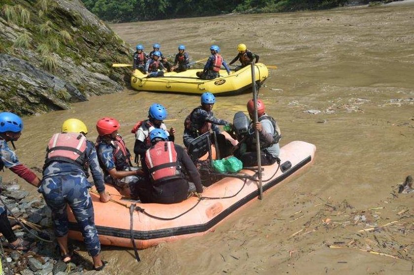 त्रिशूलीमा बेपत्ता भएका बसका २ जना यात्रुको शव भारतीय भूमिमा फेला